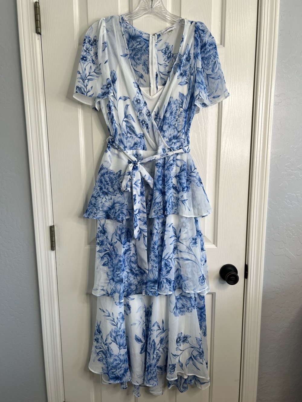 Calvin Klein Blue White Floral Midi Chiffon Dress with Pleated Skirt size 6 - Picture 4 of 14